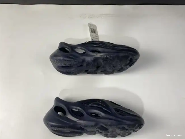 hype Blue Mineral Foam RNNR Adidas Yeezy GV7903 0509
